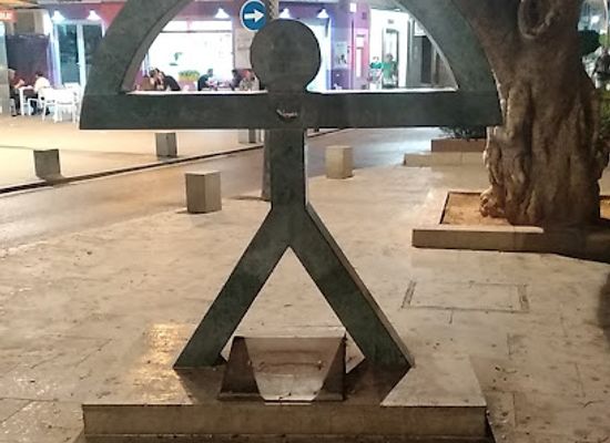 spain/almeria/attraction/escultura-indalo