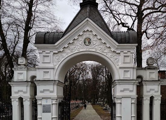 poland/lublin/attraction/zabytkowa-brama-prawoslawnej-czesci-cmentarza