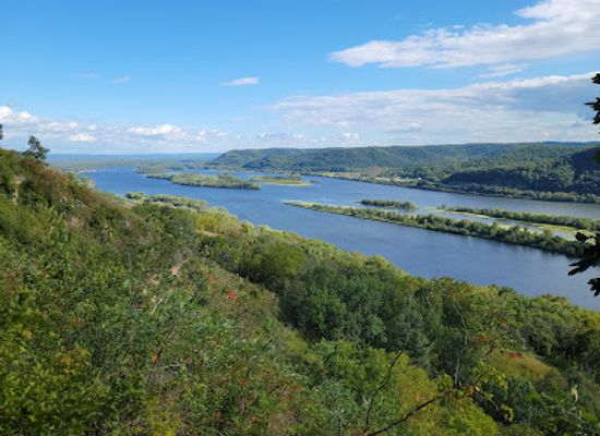 wisconsin/mississippi-river-valley/attraction/brady-s-bluff-prairie