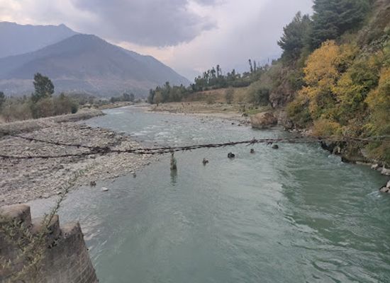 india/kashmir-valley/attraction/water-fall-preng