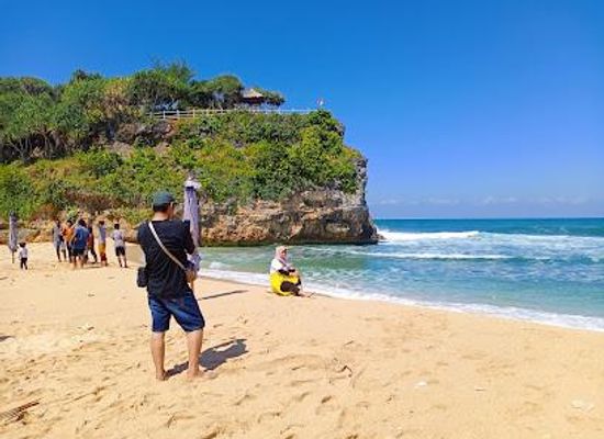 indonesia/yogyakarta/attraction/drini-beach
