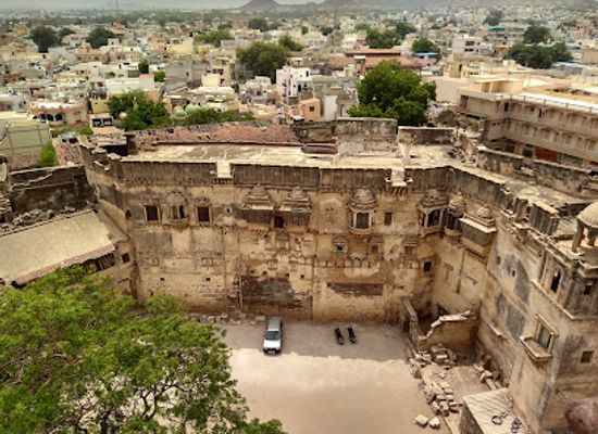 india/kutch/attraction/aaina-mahal