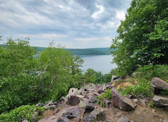 wisconsin/baraboo-range/attraction/balanced-rock