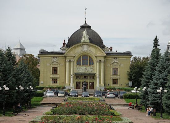 ukraine/chernivtsi/attraction/theater-square