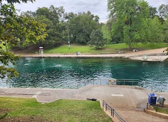 texas/austin/attraction/barton-springs-municipal-pool