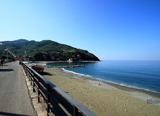 italy/cinque-terre/attraction/spiaggia-levanto