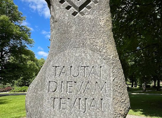 latvia/kurzeme/attraction/ernests-brastins-monument