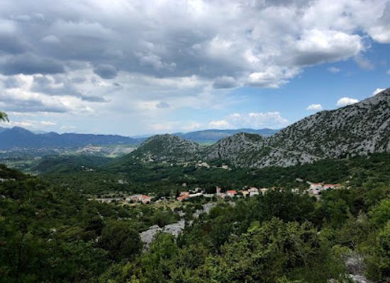 croatia/dalmatia/attraction/gornja-brela-berulia-central-dalmatia-croatia-theme-trails