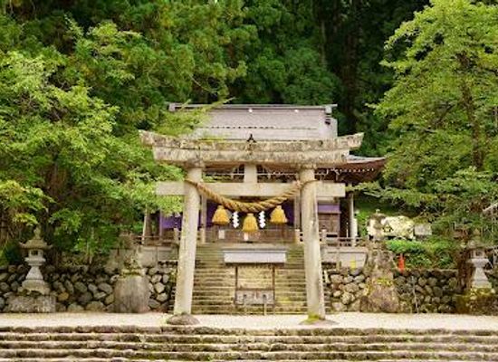 japan/koshi/attraction/hachiman-shrine-shirakawa