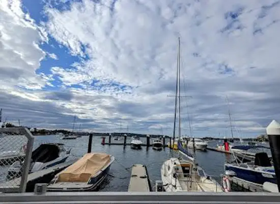 australia/western-new-south-wales/attraction/elizabeth-bay-marina