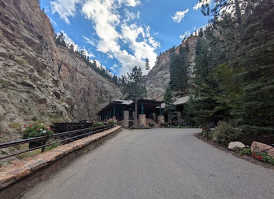colorado/pikes-peak-region/attraction/the-broadmoor-seven-falls