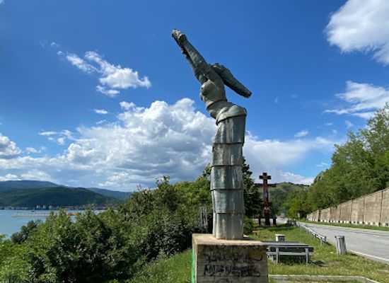 romania/mehedinti/attraction/statuia-danubia