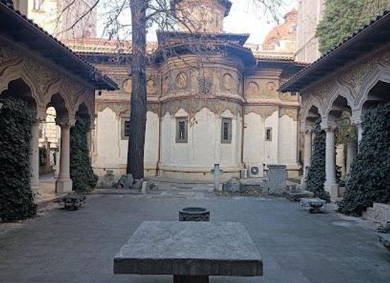 romania/bucharest/attraction/the-church-of-the-stavropoleos-monastery