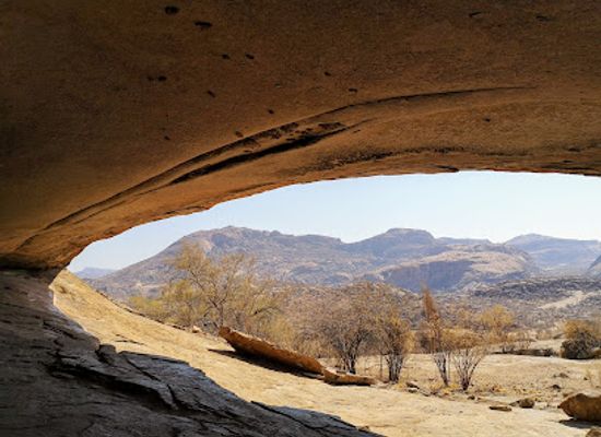 namibia/spitzkoppe/attraction/philipps-cave