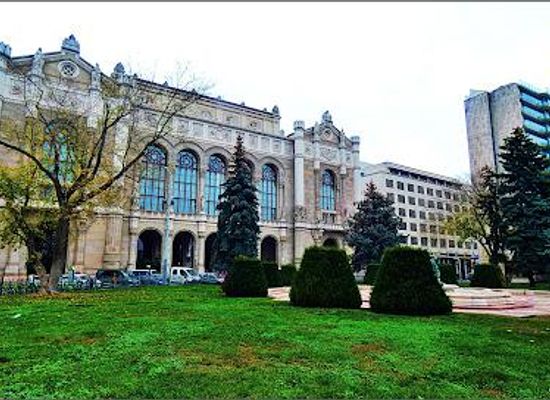 hungary/tatabanya/attraction/vigado-ter