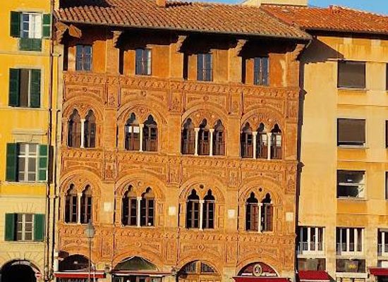 italy/lucca/attraction/palazzo-agostini-or-dell-ussero-or-red