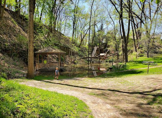 illinois/driftless-area/attraction/heritage-canyon