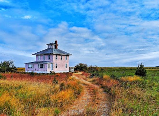 massachusetts/north-shore/attraction/the-pink-house