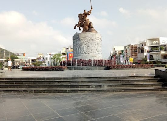 vietnam/quy-nhon/attraction/quang-trung-statue