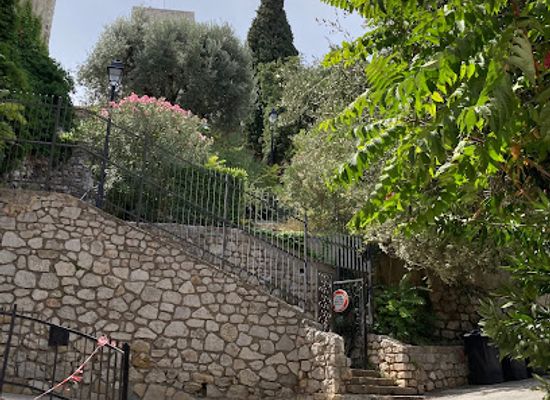 france/cannes/attraction/rue-du-mont-chevalier