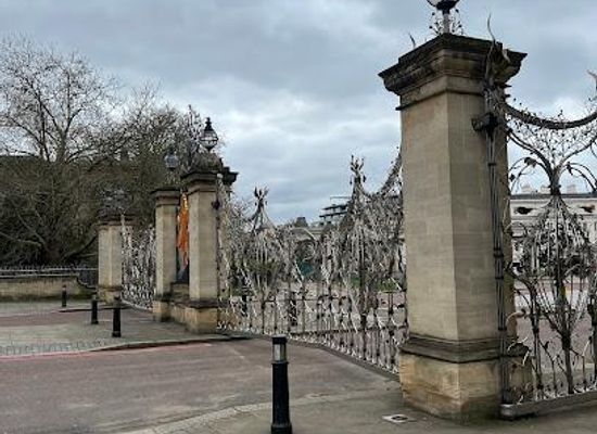 united-kingdom/surrey/landmark/queen-elizabeth-gate