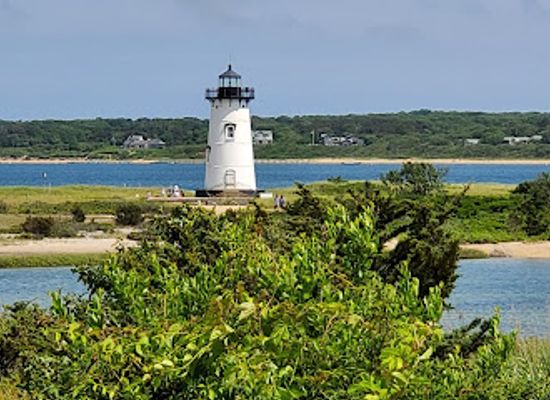 massachusetts/martha-s-vineyard/attraction/lighthouse-beach