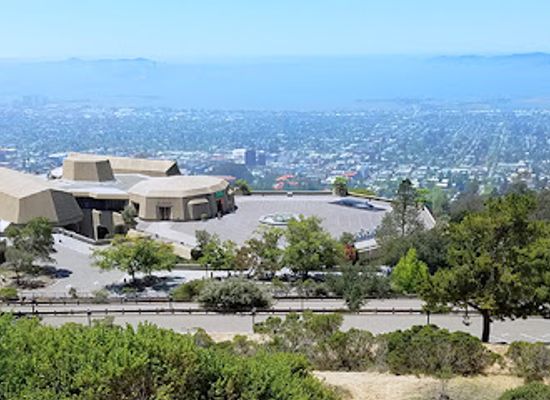 california/san-joaquin-valley/attraction/the-lawrence-hall-of-science