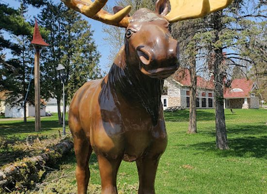 minnesota/iron-range/attraction/honk-the-moose-statue