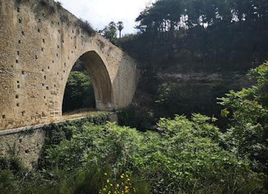 greece/heraklion/attraction/aqueduct-of-agia-irini