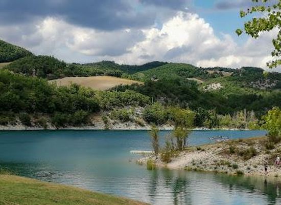italy/marche/attraction/lago-di-fiastra