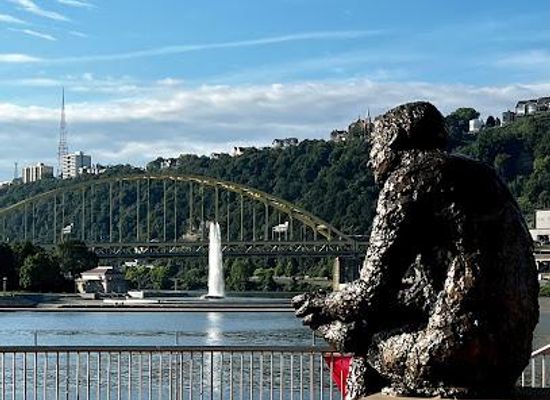 pennsylvania/pittsburgh/attraction/fred-mister-rogers-memorial
