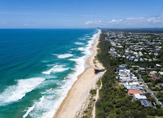 australia/noosa/attraction/sunshine-beach