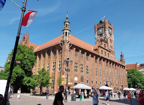 poland/torun/attraction/ceramic-figurines-by-torun-artists