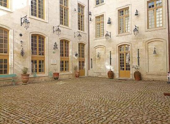 france/avignon/attraction/palais-du-roure