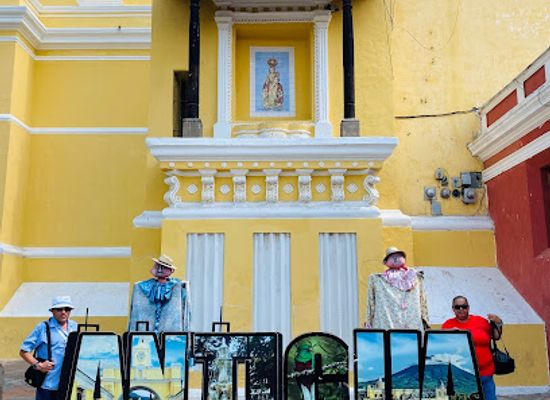 guatemala/guatemala-city/attraction/antigua-en-letras