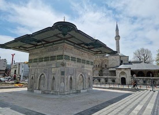 turkiye/istanbul/attraction/tophane-fountain