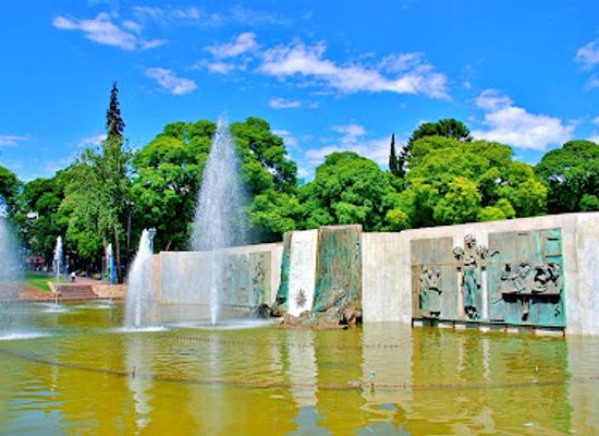 argentina/mendoza-wine-region/attraction/fuente-de-aguas-danzantes-plaza-independencia
