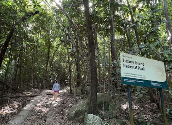 australia/great-barrier-reef/attraction/fitzroy-island-lighthouse-walk-lookout