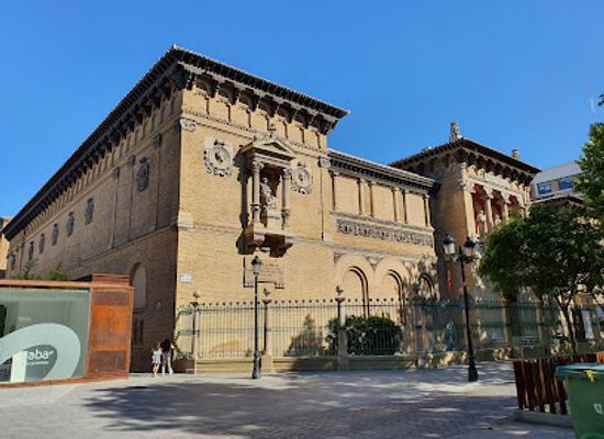 spain/zaragoza/casco-historico/attraction/plaza-de-los-sitios