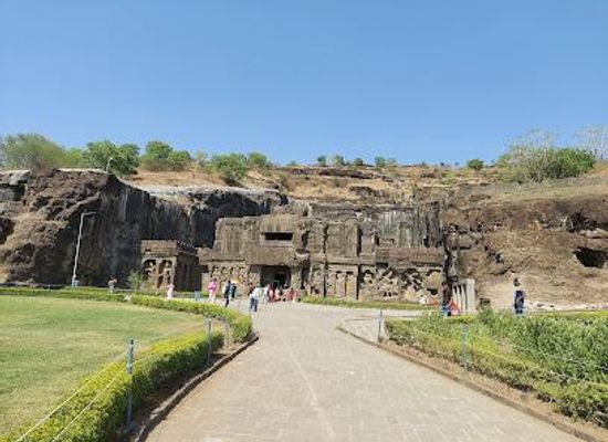 india/west-india/attraction/ellora-digambar-jain-temple-gurukul