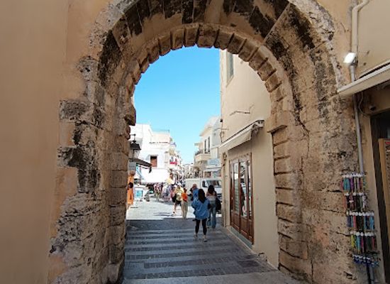 greece/crete/rethymno/attraction/guora-gate