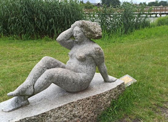 poland/suwalki/attraction/pomnik-kobiety