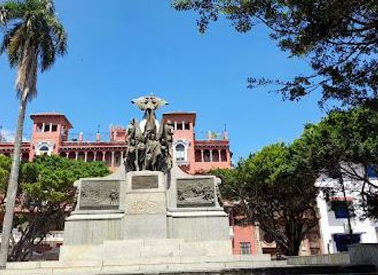 panama/panama-city/attraction/plaza-simon-bolivar