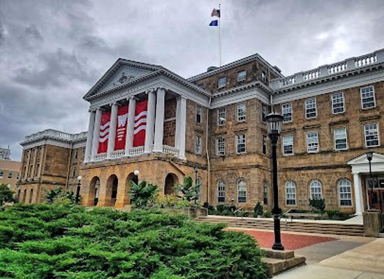 wisconsin/madison/university-of-wisconsin-madison/attraction/bascom-hill