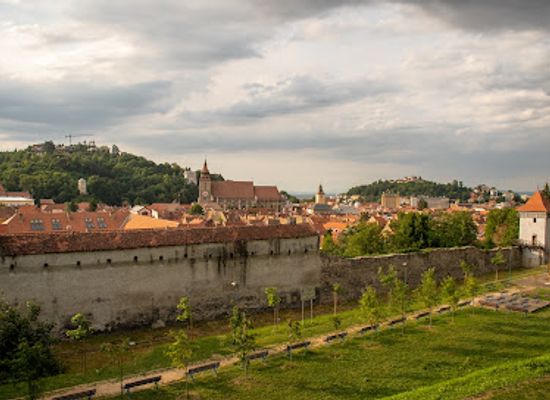 romania/brasov/attraction/the-promenade-under-tampa