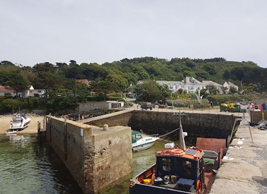 guernsey/petit-bot-bay/attraction/alderney-point