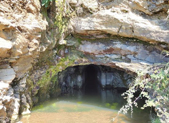 albania/shkodra-highlands/attraction/small-cave-with-water