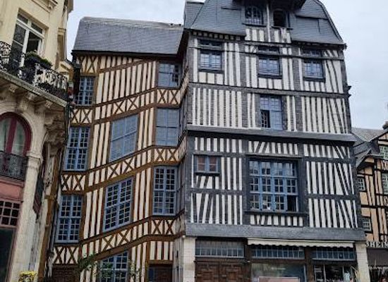 france/normandy/attraction/place-barthelemy