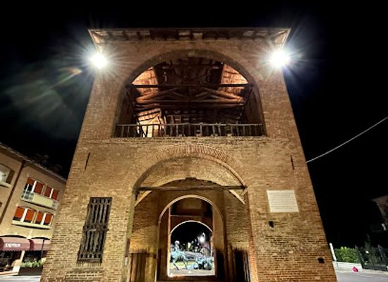 italy/emilia-romagna/attraction/porta-ferrara