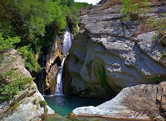 albania/berat/attraction/ujevara-e-bogoves-bogove-waterfall